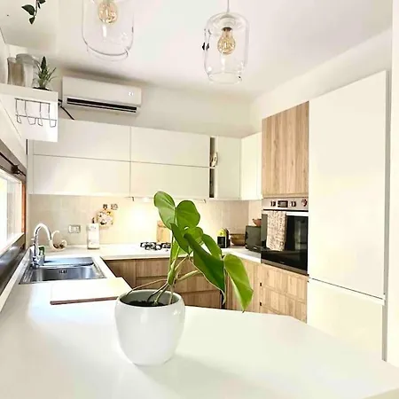 Lemon Apartment *